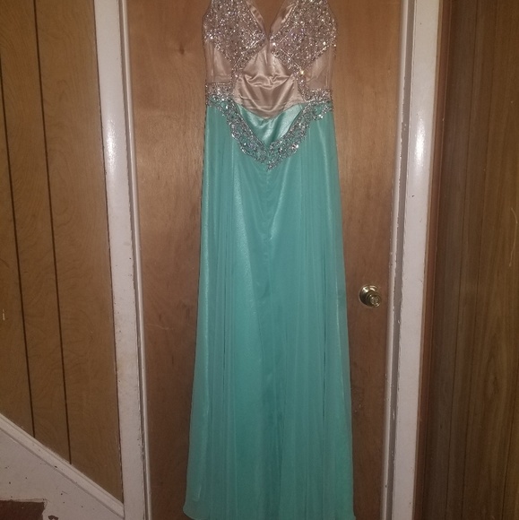 Dress - Picture 4 of 8